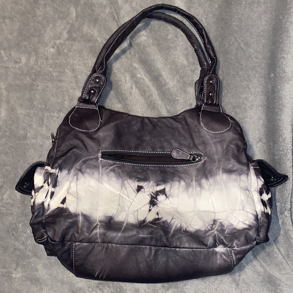 AngelKiss purse grey and white, 11 pockets all together inside and out.